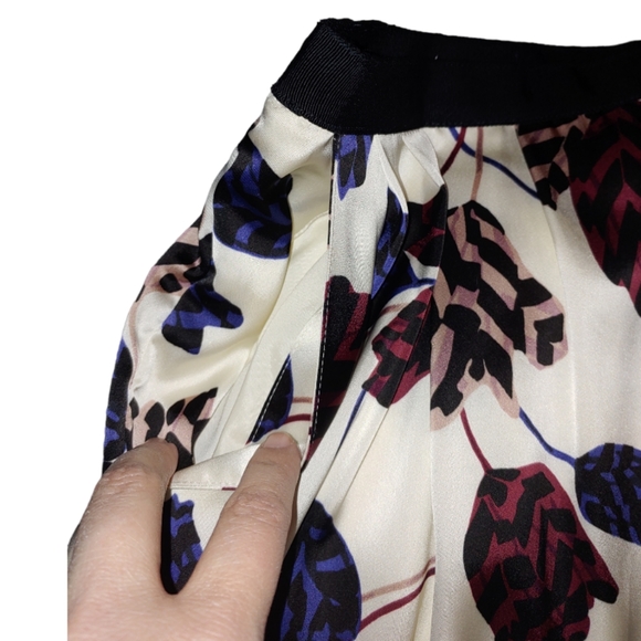 Marc by Marc Jacobs Floral Skirt w/Pockets, Silky, Size 2 - Picture 9 of 14
